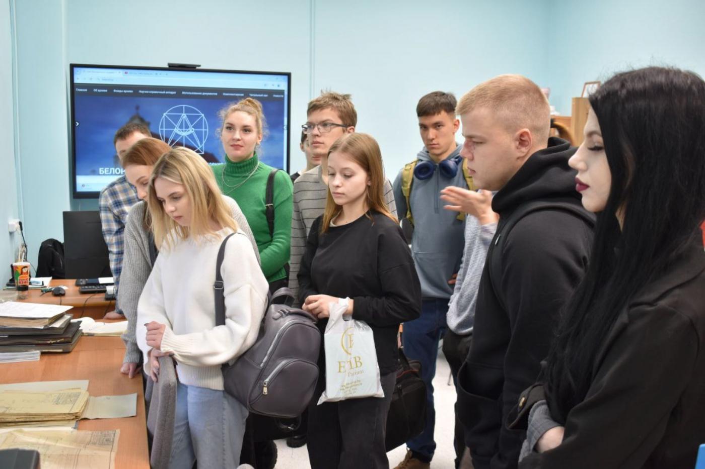 Экскурсия студентов заочного отделения ФТК в архив научно-технической документации